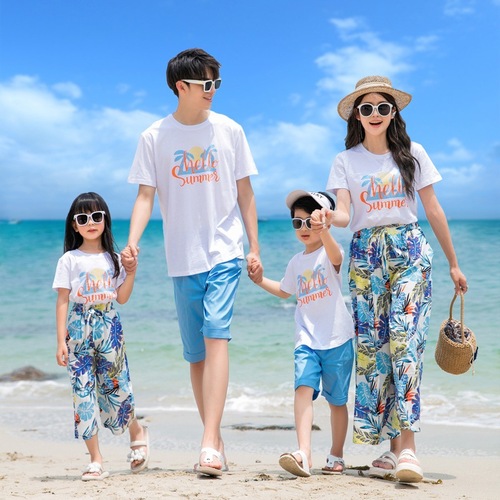  parent-child outfits, family of three and four, beach vacation, Sanya travel, foreign-style mother-child suit