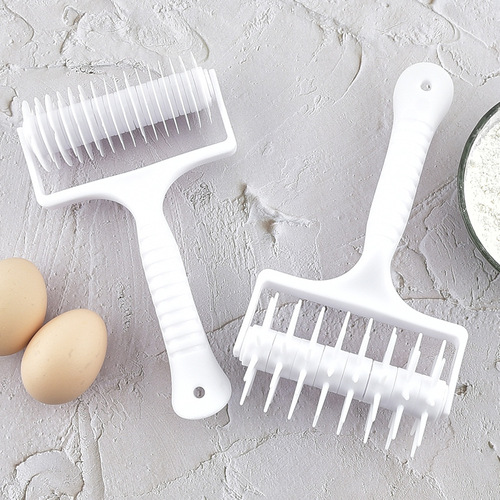 Factory Wholesale Roller Needle Pizza Puncture Cutter Flower Cutter Noodle Cut Pizza Roller Knife Plastic Baking Tool 