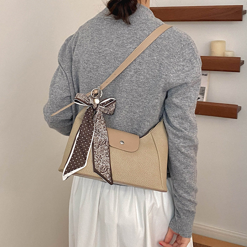 Túi xách tay nữ dáng sủi cảo cỡ lớn đeo vai/nách chất liệu PU mềm — Bùn, Màu caramel, Tên, Sâu chi tiết 19