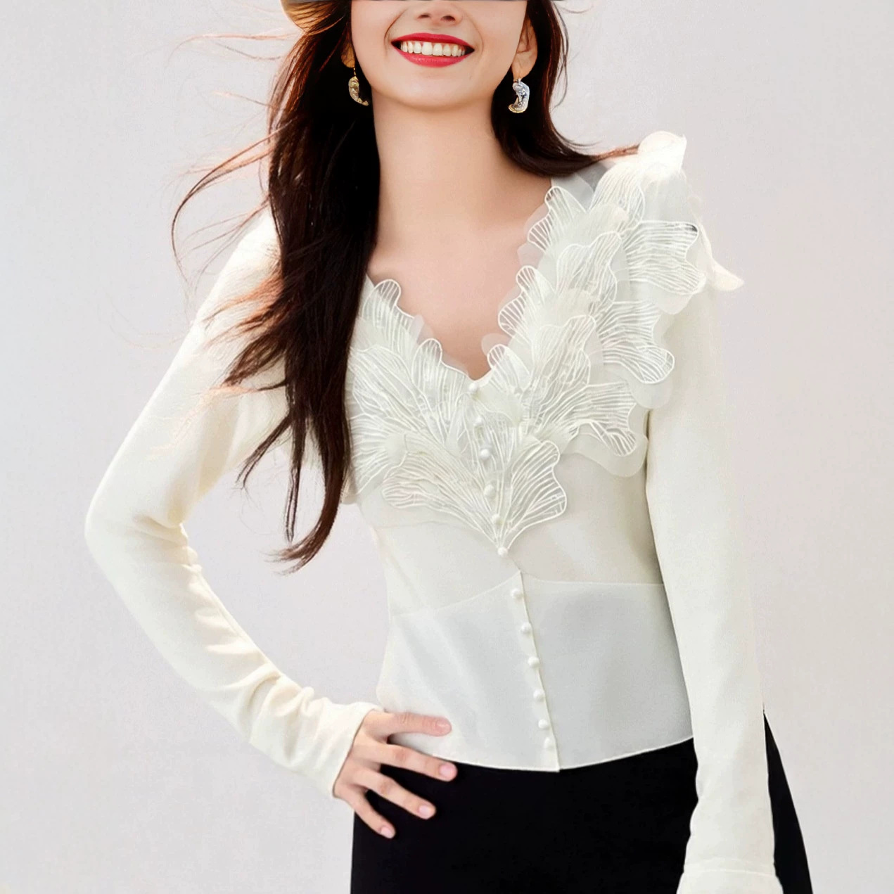French-style slim-fit V-neck lace-trimmed knit top, flattering and comfortable, perfect for layering or as a base layer.