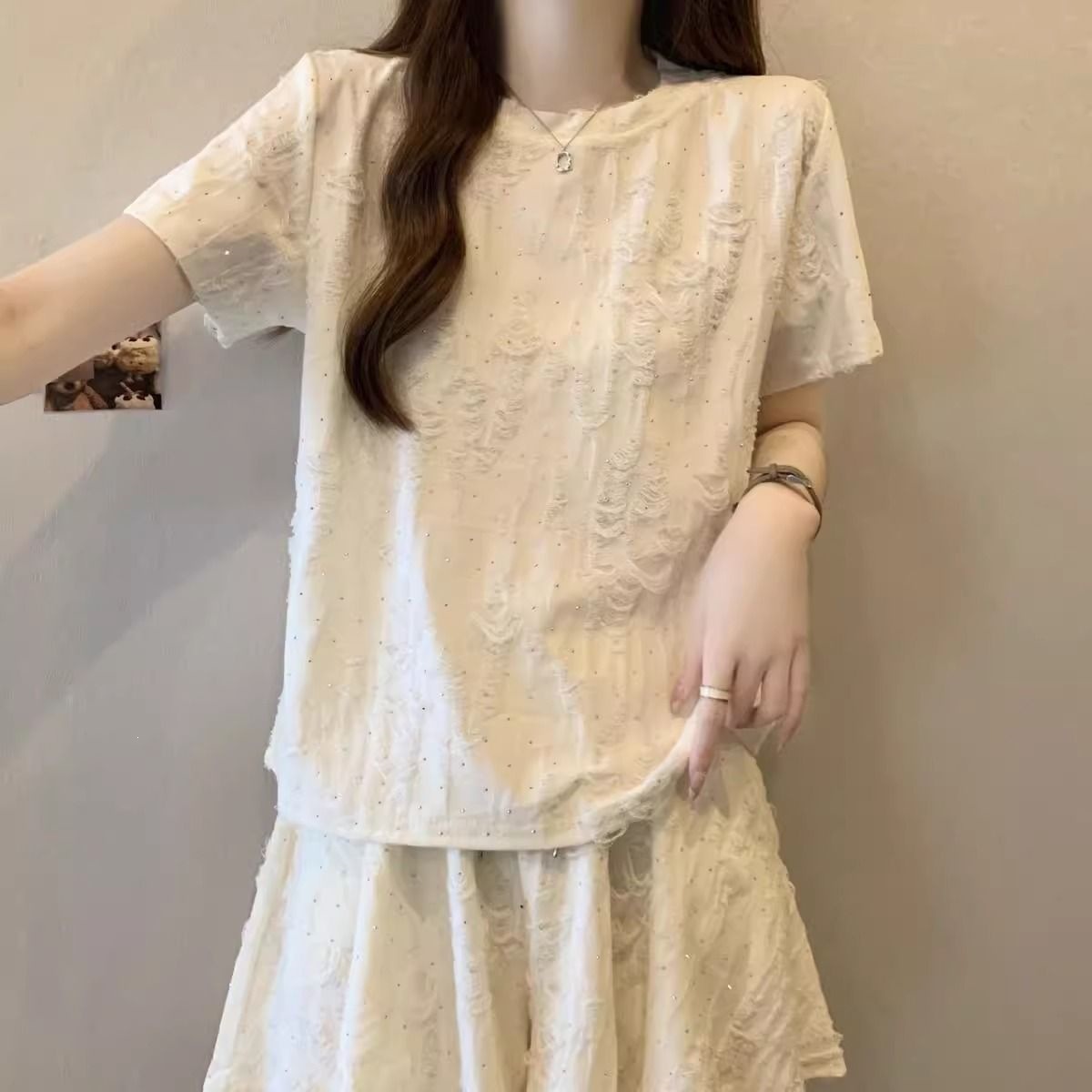 Bộ mặc nhà nữ tay ngắn quần short rộng, phá lỗ đính đá, form rộng thoáng mát — Bộ đồ màu xám đậm (áo+quần), Trang phục màu hạnh (áo+quần) chi tiết 10