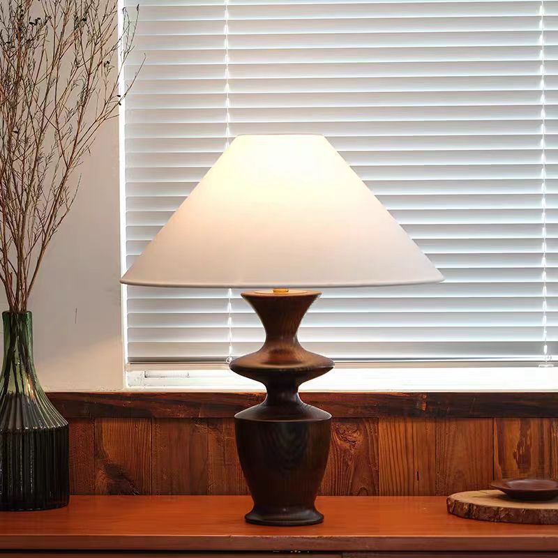 French retro bedroom bedside table lamp, creative personalized atmosphere lamp, Midwestern minimalist style living room Wabi-sabi style table lamp