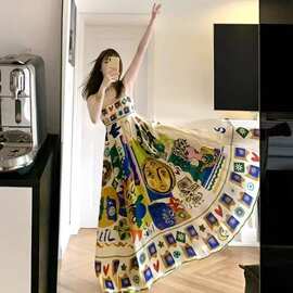 民族风涂鸦印花吊带连衣裙女2026春夏新款设计感小众简约百搭长裙