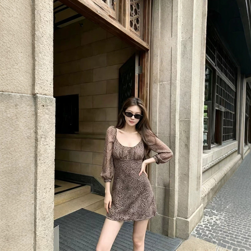 Wuus【Leopard Cat】Leopard Print Diamond Collar Dress for Women, Summer Three-Quarter Sleeve Ruched Waist Dress