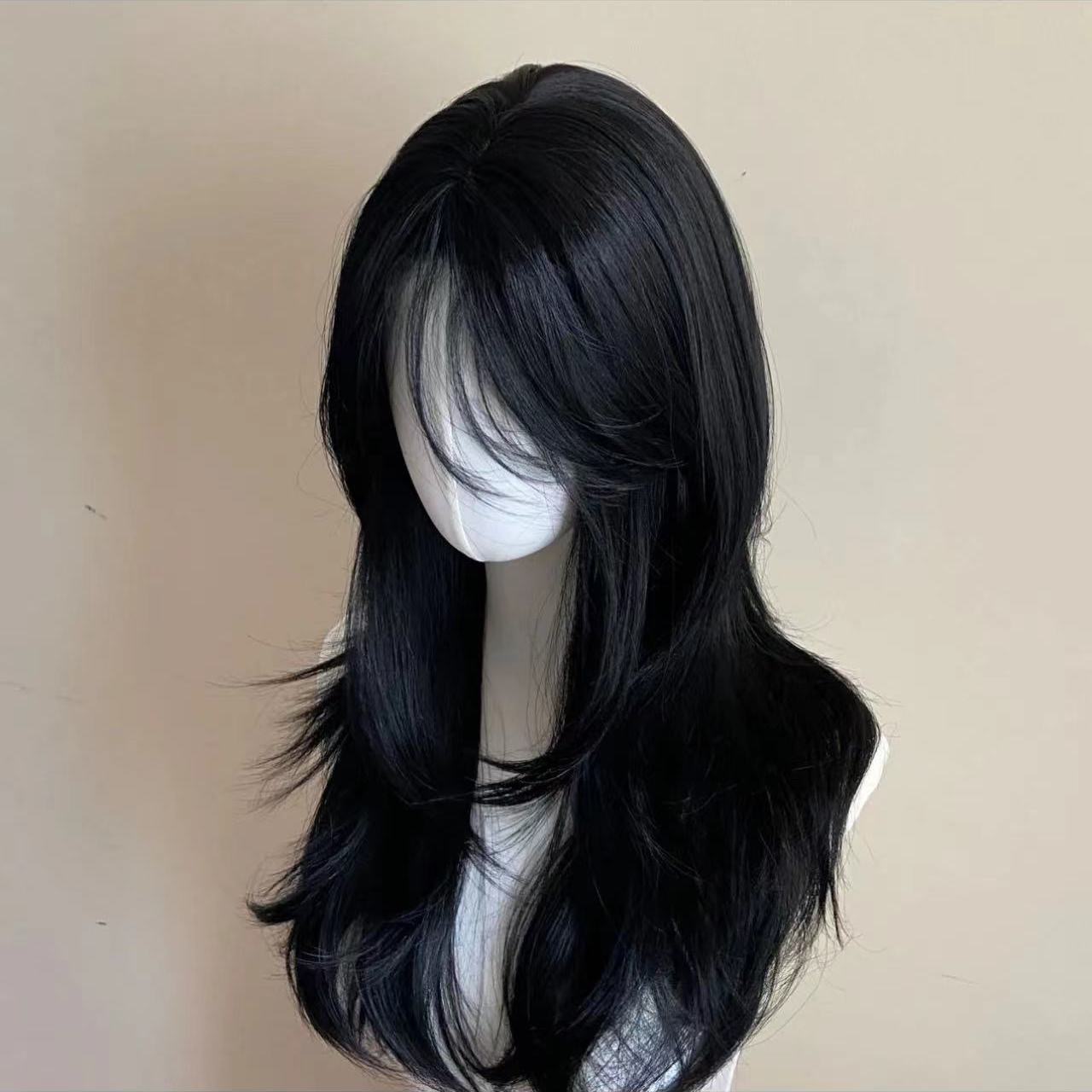 Connie Peluca de cabeza completa para mujer con mechones de pelo realistas, estilo redecilla rosa, flequillo francés en la parte media, peluca sintética de capas altas
