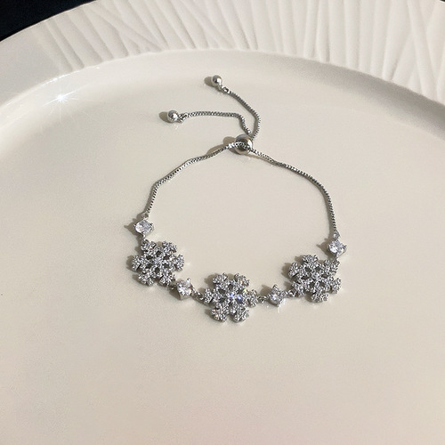 Zircon flower bracelet female internet celebrity bracelet student best friend Korean simple ins niche design personalized hand jewelry