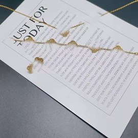 项链;耳钉;手镯