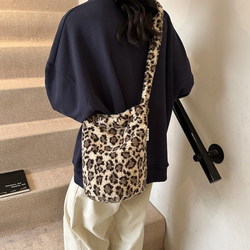 Fuzzy Fashion 2025 Fuzzy Autumn/Winter Crossbody Large Capacity Underarm Bag Polka Dot Single-Shoulder Women's Bag