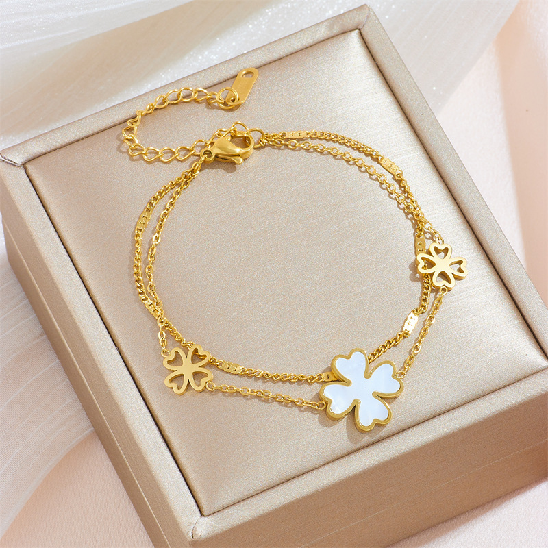 Bracelets Classification Titanium Steel Chain Material 1 Piece Quantity Simple Style Heart Shape Titanium Steel 18K Gold Plated Acrylic Bracelets In Bulk