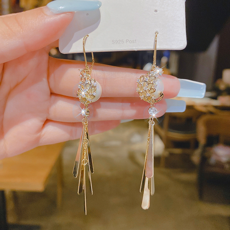 Fashion Inlaid Zircon Tassel Alloy Earrings display picture 3