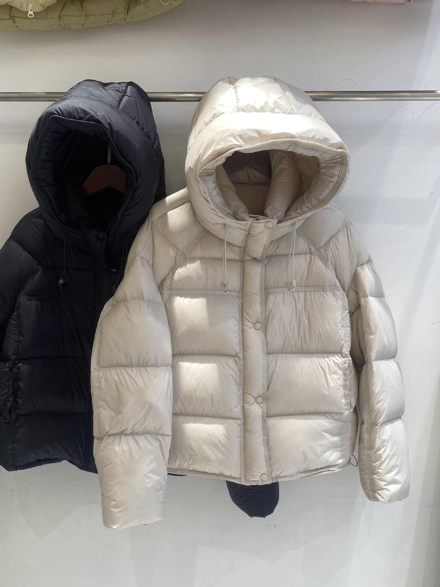 Puff down Jacket Women's Short 2025 Winter New White Duck down Jacket Thickeneded Warm Hooded Jacket Trendy