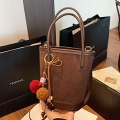 高级质感麂皮绒复古包女2025新款时尚百搭斜挎包手提水桶包小拎包
