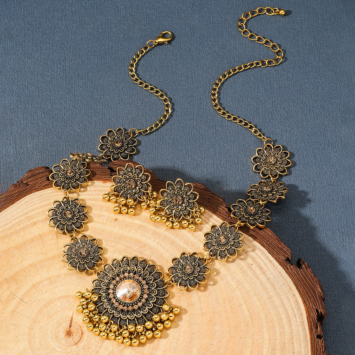 A vintage jewelry gold (63) grams