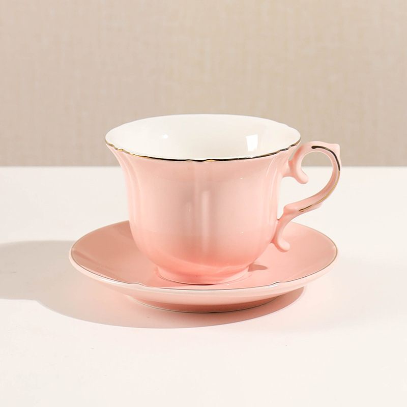 Taza de café y platillo traje estilo europeo Luz de lujo taza de café simple taza de té juego de té de cerámica taza de té negro té de la tarde estante de entrega