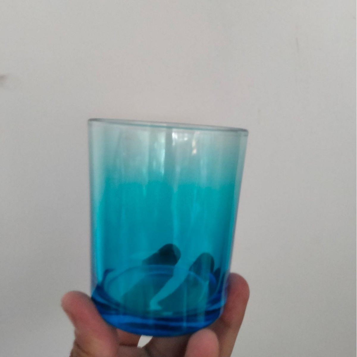 Venta al por mayor taza de vela tarro de vidrio color esmerilado recipiente de vidrio aromaterapia taza vacía con tapa dormitorio romántico candelabro logo