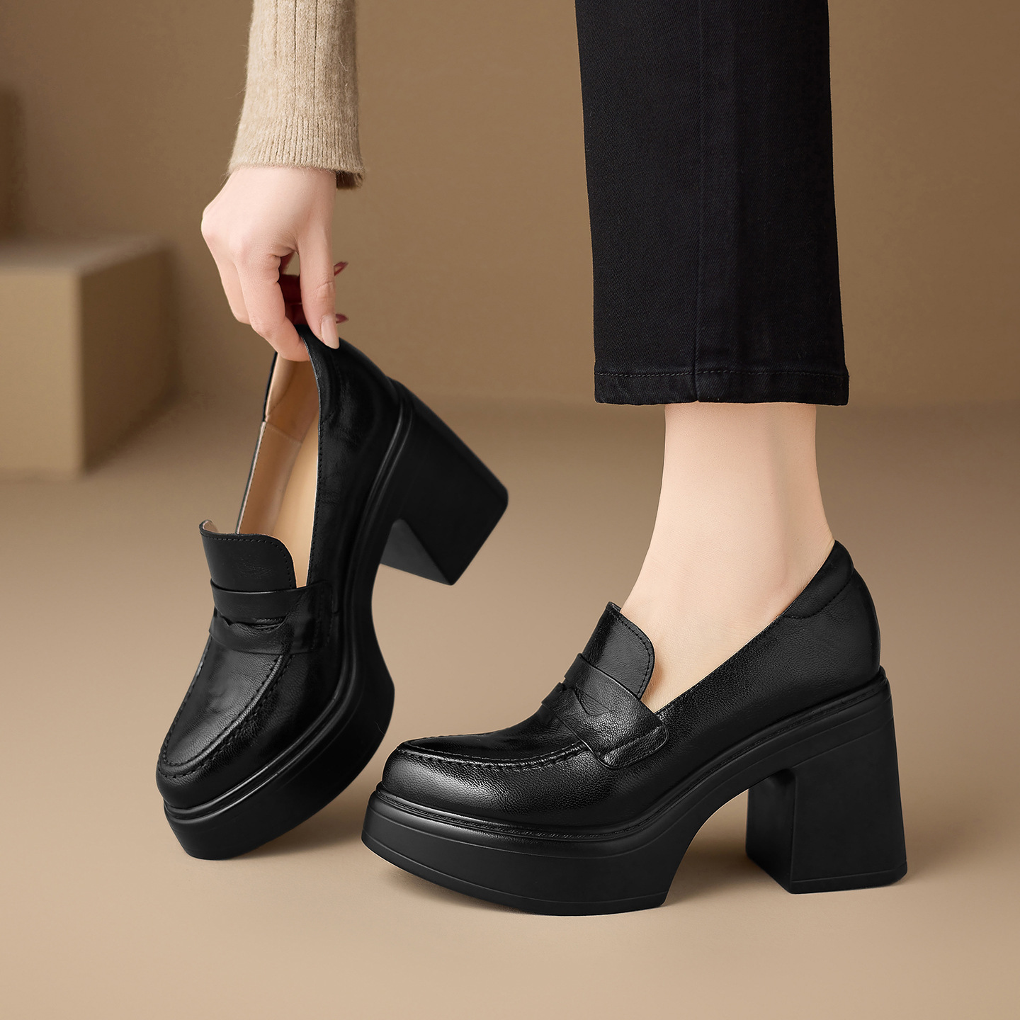 Giày cao gót nữ đế xuồng platform mũi tròn da cừu thật gót vuông 9 cm — màu nâu, màu đen