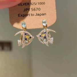 项链;耳钉;手链