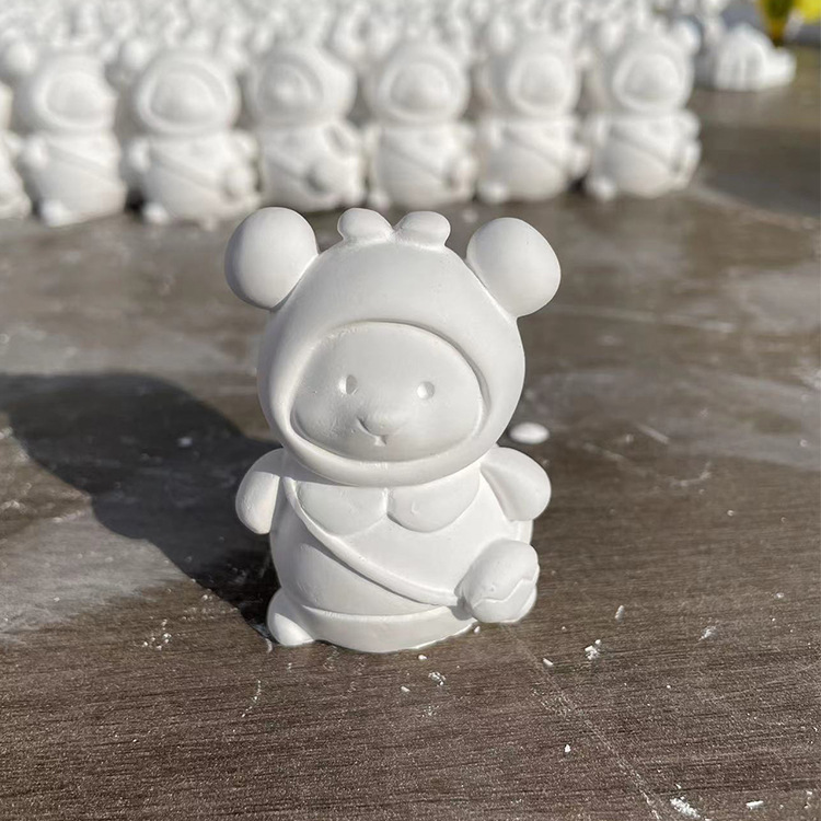 工厂直发迷你彩绘石膏娃娃白胚批发手工DIY涂色彩绘3D立体背包熊