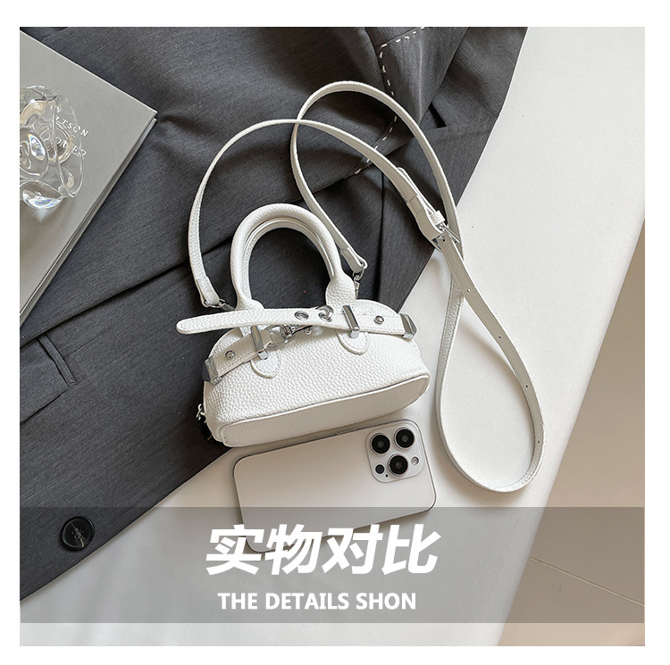 A simple and individual hand-held shell bag, a new Spring/Summer 2025 niche fashion casual shoulder bag, a trendy and stylish crossbody bag undefined