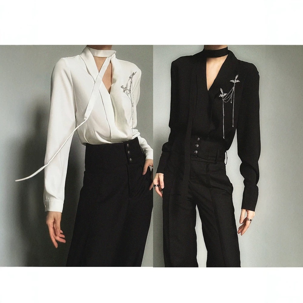 Ribbon-front V-neck black and white unisex blouse with a minimalist and cool vibe, perfect for autumn. A flowing, unisex inner layer.