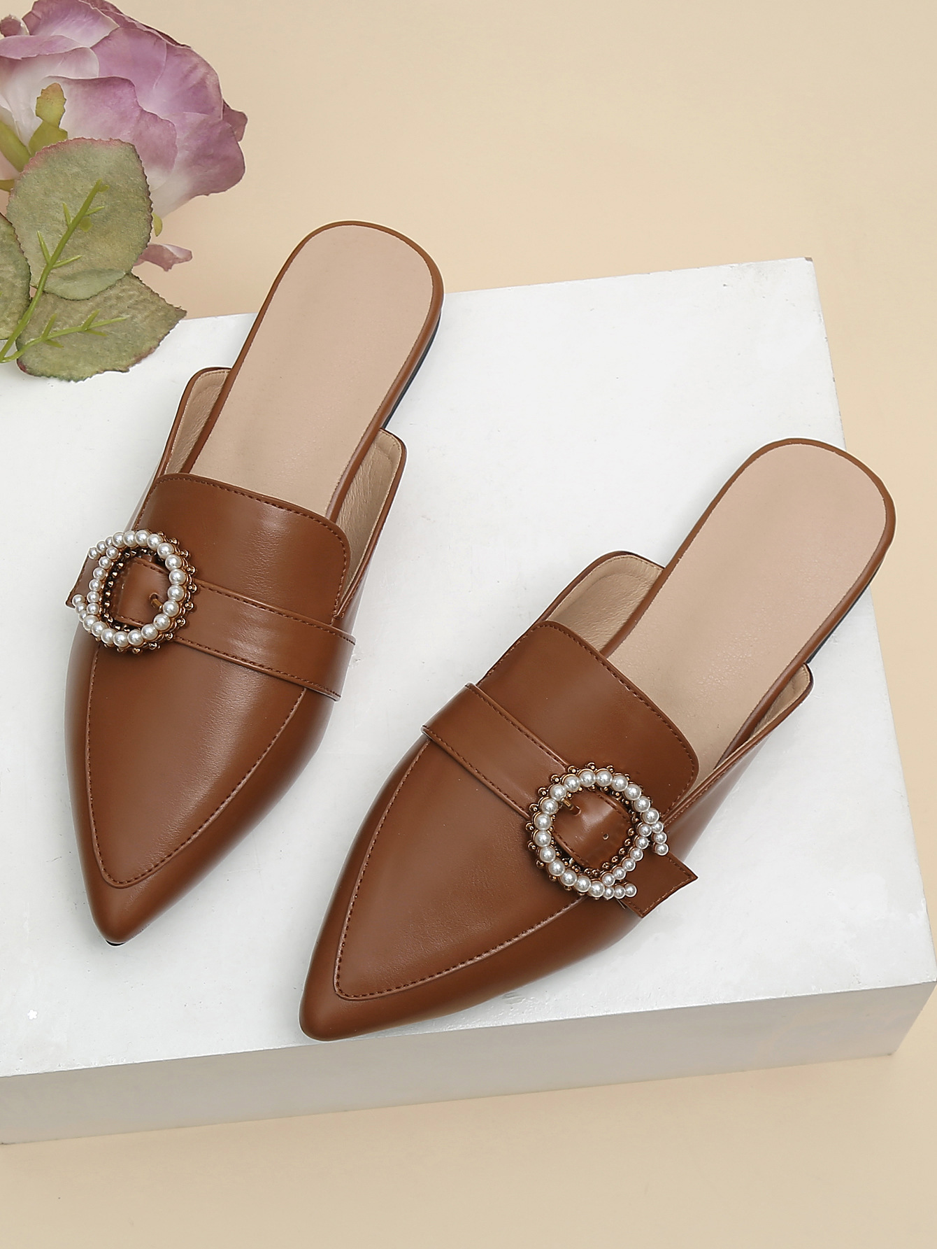 2023 Neue grenzüberschreitende Nahost-Freizeitwind-Außenhandelsgroßhandel Baotou Spitzschuhmode Einzelschuhe Vielseitige flache Unterseite Große Größe_voghion.com