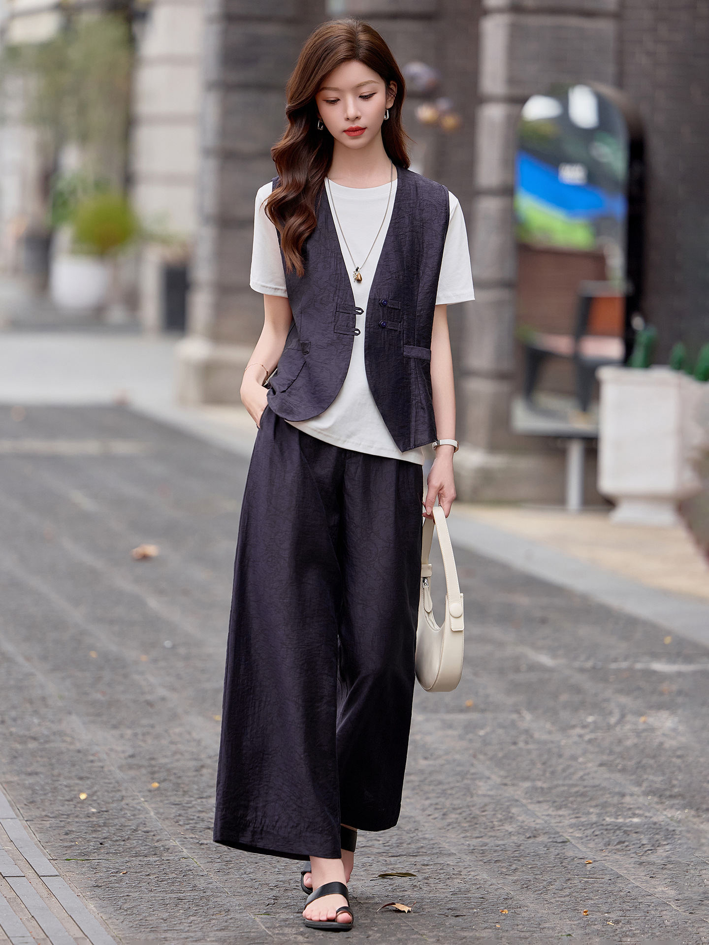 Bộ quần áo nữ hai mảnh gồm áo vest cổ V và quần ống rộng phối đồng bộ — Đỏ nâu, Xanh lông mòng đen