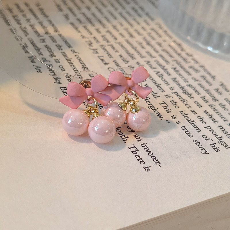 Cute fresh fuchsia beads with bow