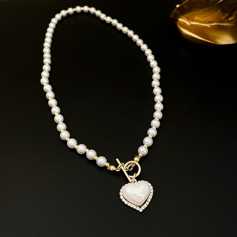 1 Piece Quantity Retro Heart Shape Imitation Pearl Alloy Plating Women's Pendant Necklace