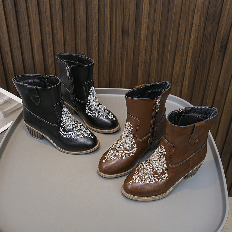 Children's Western Cowboy Girls' Short Boots Retro Embroidered Mid-Calf Boots 2025 Autumn British Style Chimney Boots Martin Boots Trend
