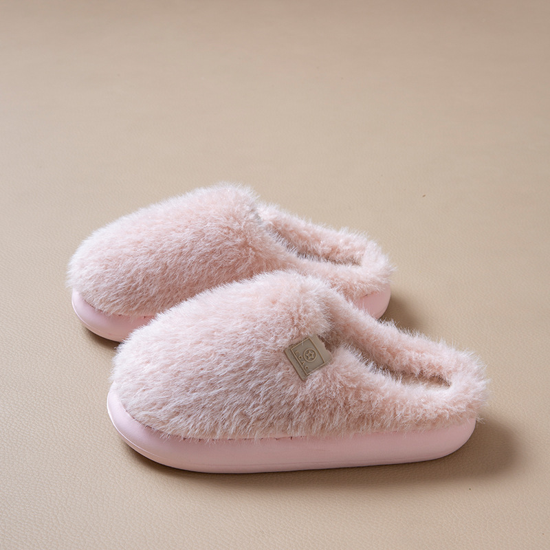 Zapatillas de algodón para mujeres otoño e invierno de peluche 2025 nuevos zapatos para el hogar de interiores con peluche grueso de suela suave de algodón para hombres