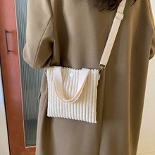 б���ײɫ��о�q���s�����2023�¿��ǹ�ɫ���eб������Ů��