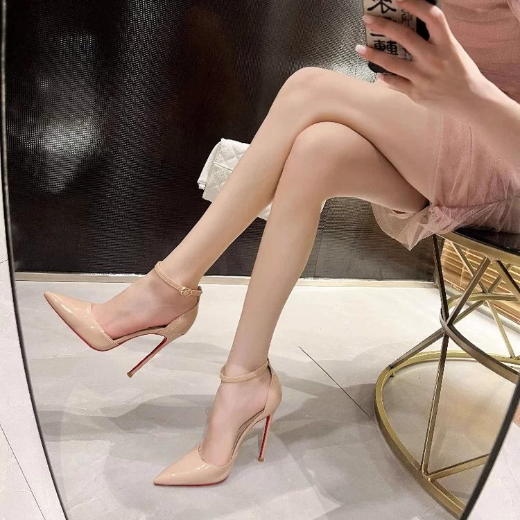 Сексуальные туфли на высоком каблуке с перфорацией 2025, новые весенне-летние шпильки, черные лакированные сандалии с пряжкой и ремешком для женщин, стиль "королевская сестра".