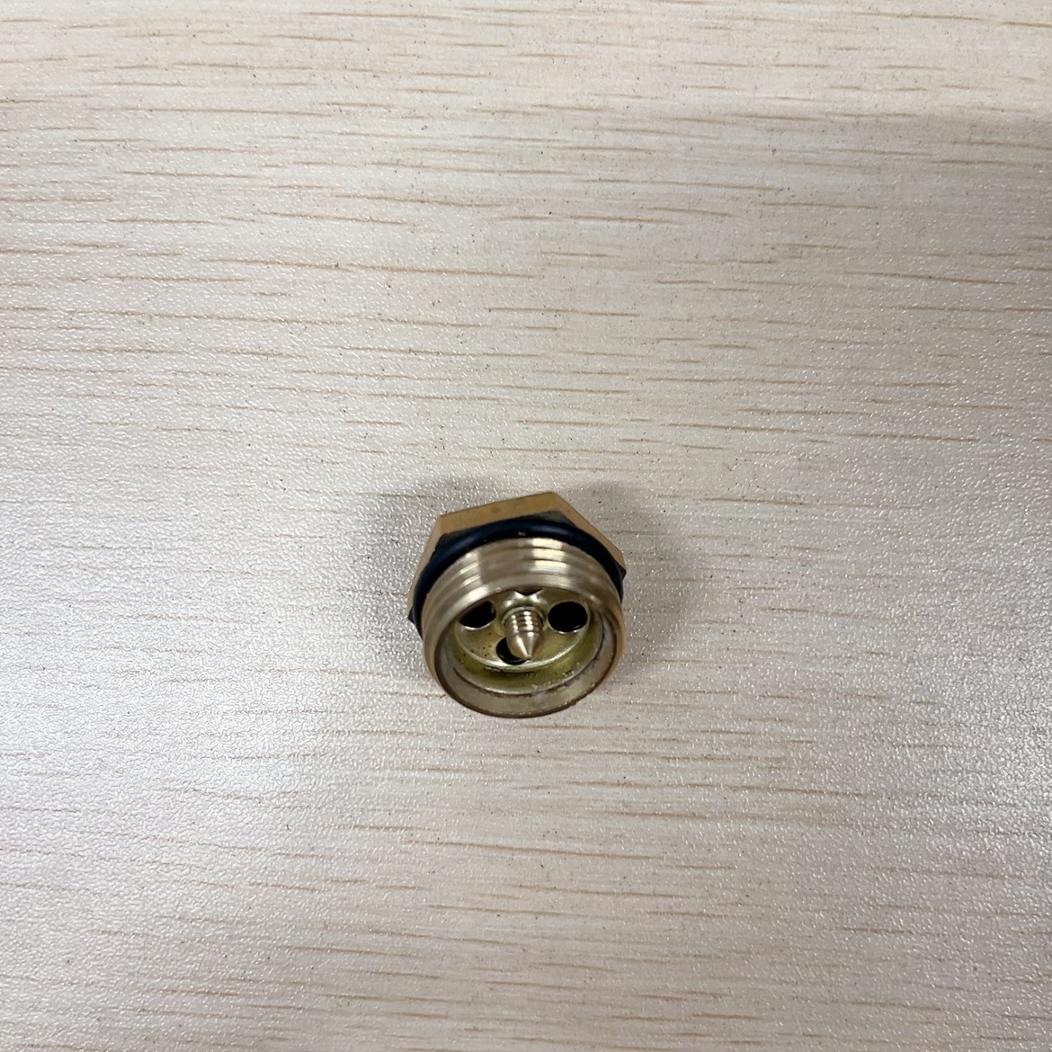 Cuatro puntos de cobre DN15 de escritorio de cuatro agujeros ajustables centrífugo pulverización del techo refrigeración césped riego de aproximadamente 16 gramos