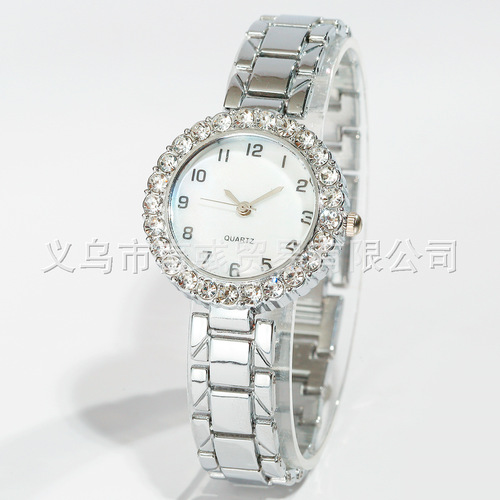 New TEMU Women's Diamond Set Watch Digital Fashion Bracelet Watch Set One Piece Wholesale