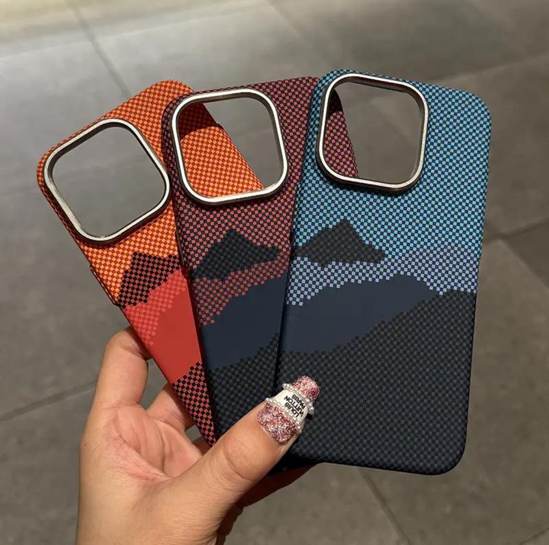 Suitable for iPhone15Promax Kevlar carbon fiber pattern magnetic luminous phone case Apple 14 frosted all-inclusive