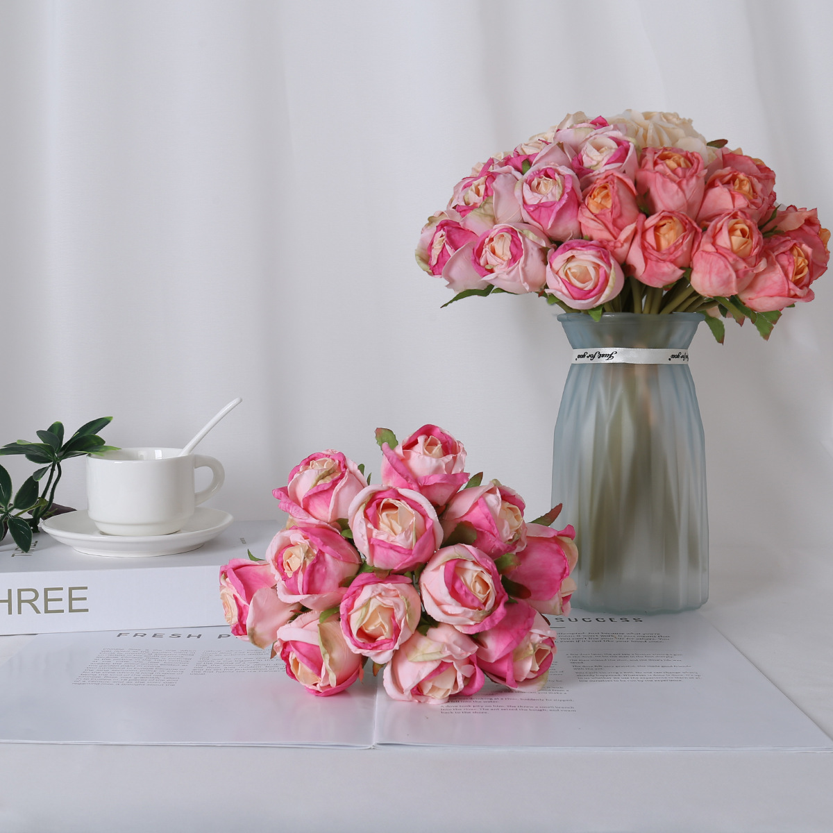 Nuevo estilo de tela de seda para bodas 12 racimos de borde de plátano rosa flor artificial hogar hotel mesa de comedor decoración rosa transfronteriza artificial