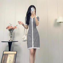 法式复古黑白撞色条纹针织连衣裙夏季新款气质泡泡袖翻领A字裙女