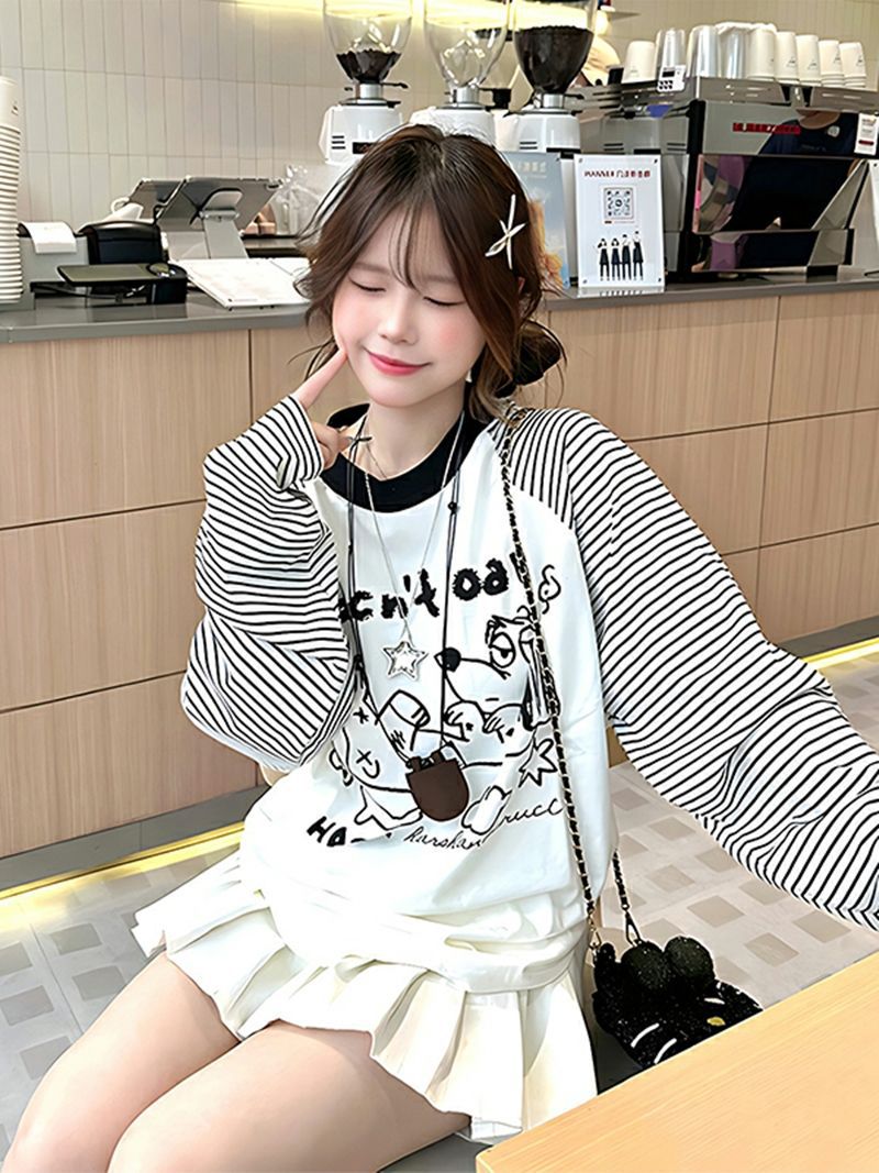 เสื้อยืดแขนยาวลายทาง ไหล่ปาด รุ่นใหม่ฤดูใบไม้ผลิ–ใบไม้ร่วง 2026 ทรงหลวมสบาย แนวเกาหลี ชิค ดูมีเอกลักษณ์ จำหน่ายส่ง