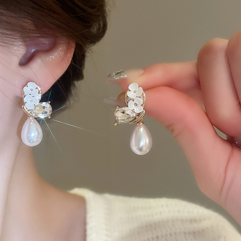 Aguja de plata, perla, circón, borla, pendientes de moda, lujo ligero, pendientes de alta gama, pendientes de todo fósforo exquisitos de nicho, mujeres al por mayor