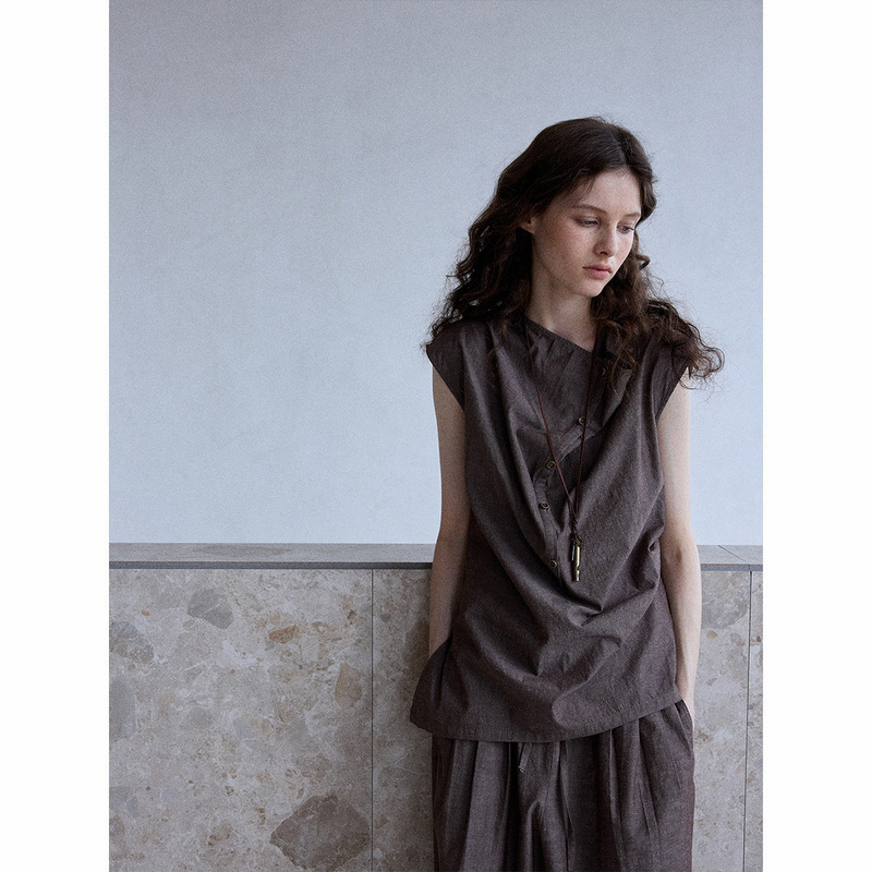[Try a Few] Distressed Denim Linen Cotton Design with Diagonal Placket Asymmetrical Sleeveless Swing Collar Vest Top for Women M8283