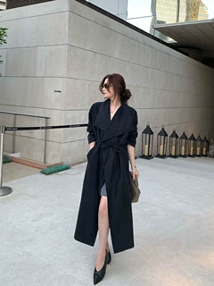 廓形大翻领风衣外套女2026秋季新款高个子时尚感系带立领外套
