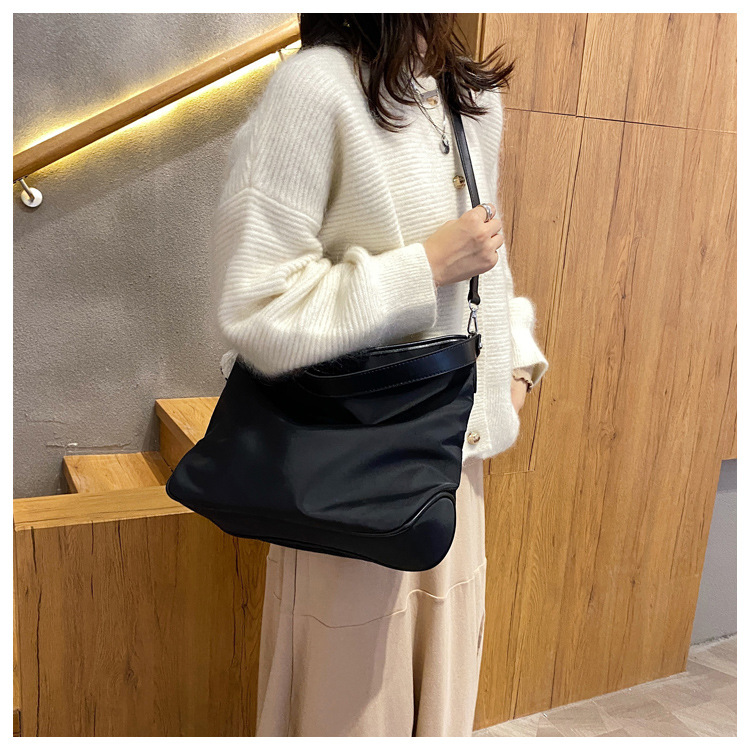 Simple Solid Color Large Capacity One-shoulder Messenger Tote Bag Wholesale Nihaojewelry display picture 8