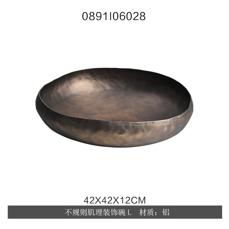 India importa estilo europeo retro para hacer cuencos decorativos antiguos e irregulares sala modelo Sala de estar decorada con bandeja de metal y platos de frutas