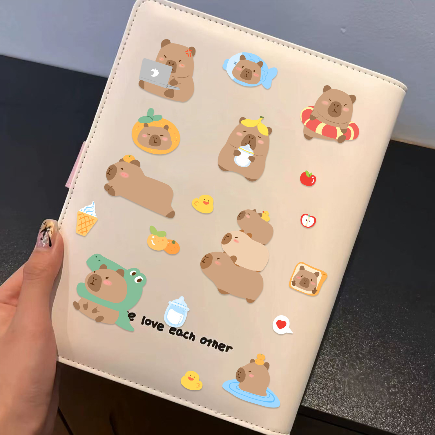 2 hojas en la serie de pegatinas de dibujos animados Kapibara cuentas de mano diy caja de teléfono móvil teclado taza de agua decoración cuentas de mano