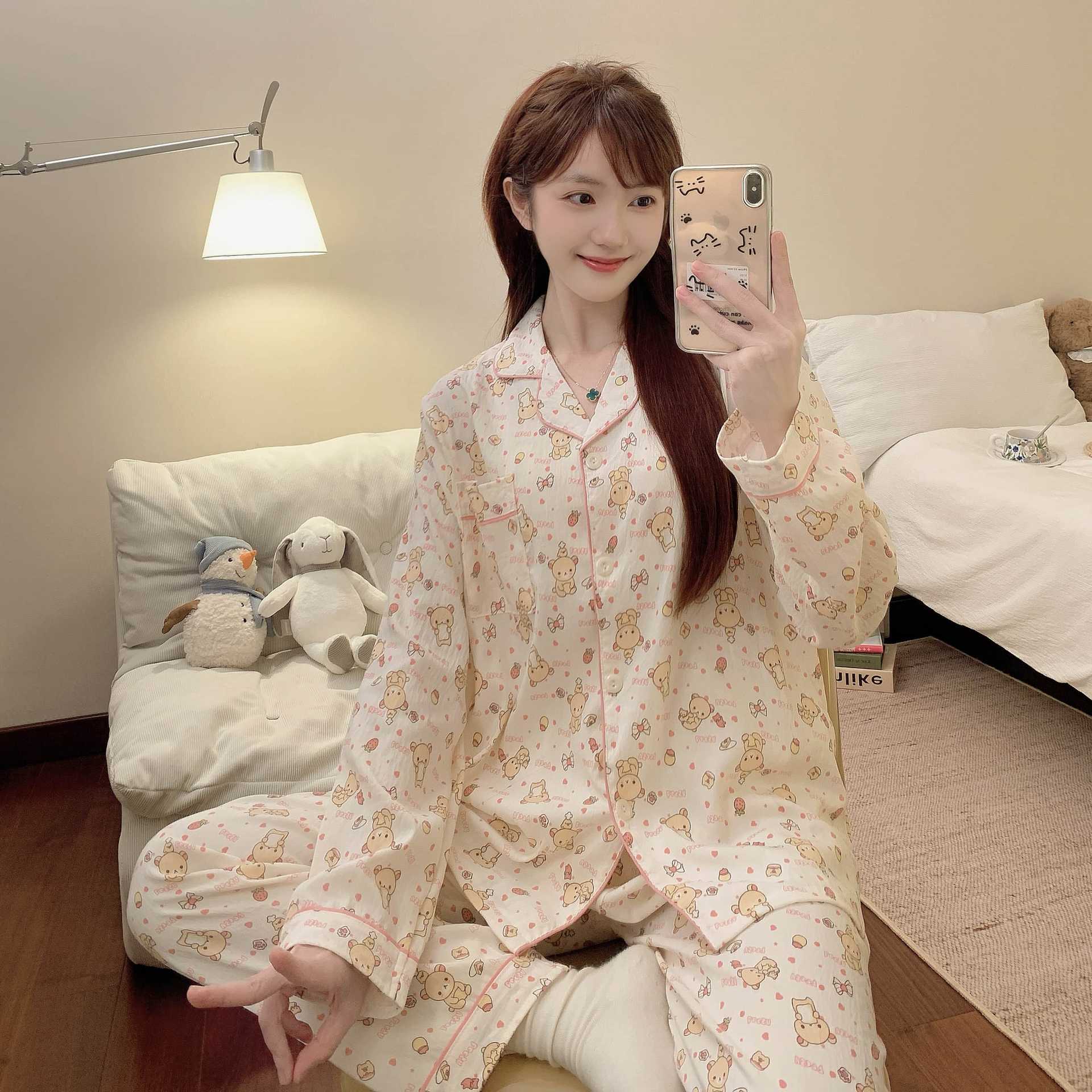 Pijamas al por mayor transfronterizos de primavera y otoño nubes de algodón pantalones de manga larga cardigans lindos con cojín de pecho se pueden usar ropa de hogar