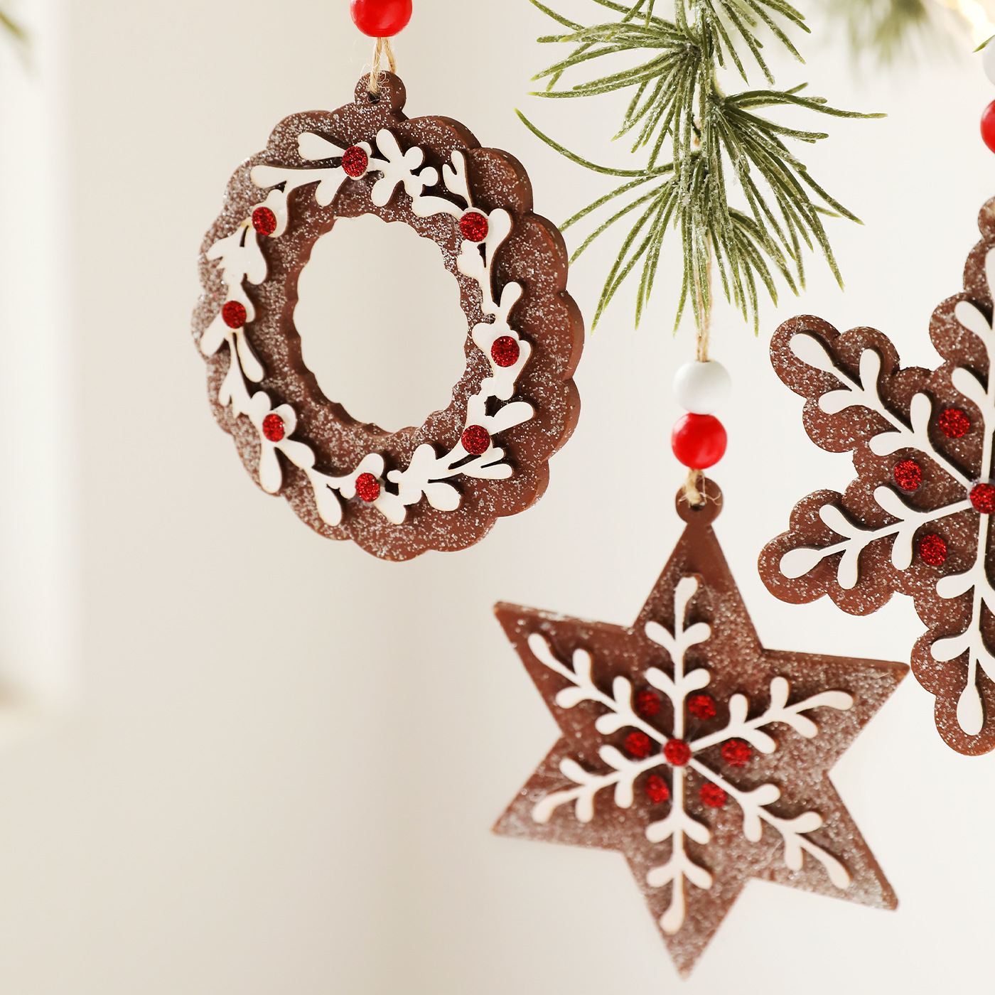 Colgante de madera transfronteriza pan de jengibre colgante decoración del árbol de Navidad colgante donut colgante atmósfera suministros de diseño stock