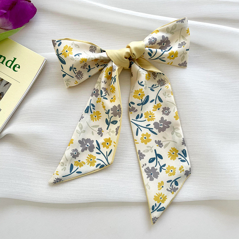 Flor pequeña multicolor amarillo limón