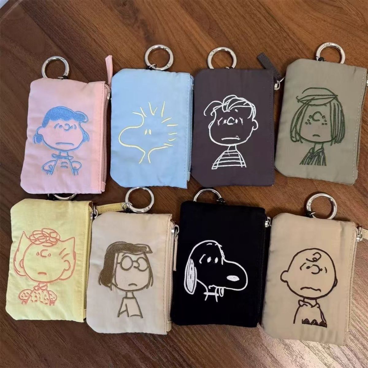 Japanese-style cartoon dog Charlie embroidered key pouch with hook, cute coin and card holder, hangable storage bag