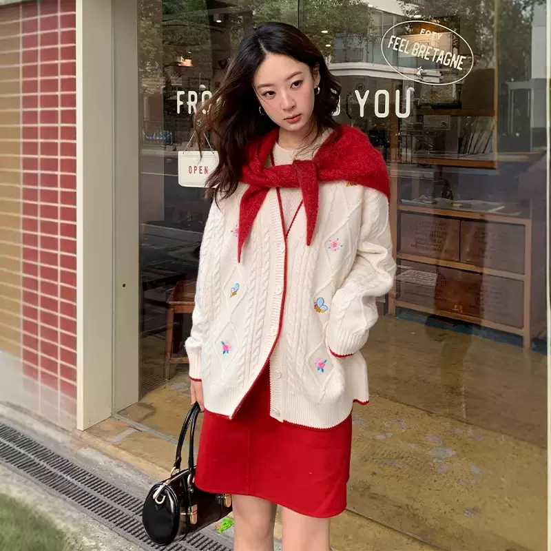 女装2025春季新年款羊毛羊绒针织开衫V领刺绣慵懒外搭毛衣外套