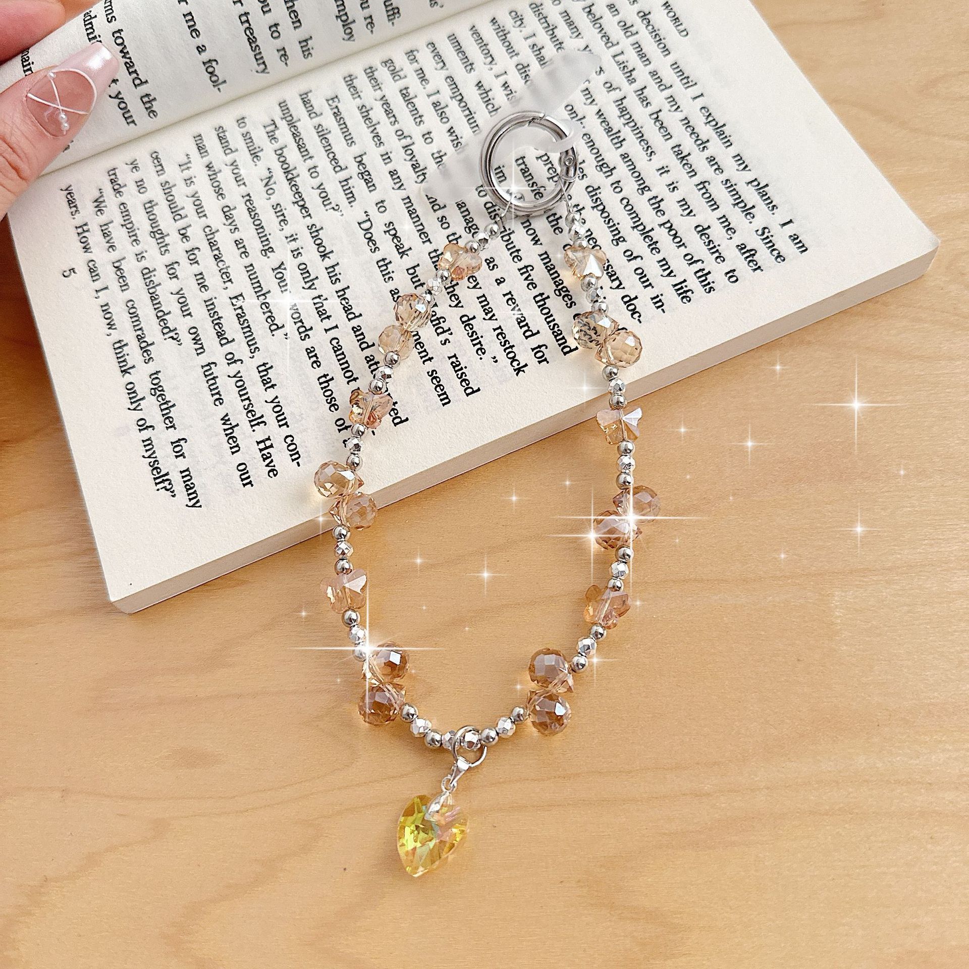 Boutique hecho a mano de alta gama teléfono móvil cadena colgante mujer ins fresa mariposa amor colgante moda teléfono móvil cadena colgante corto